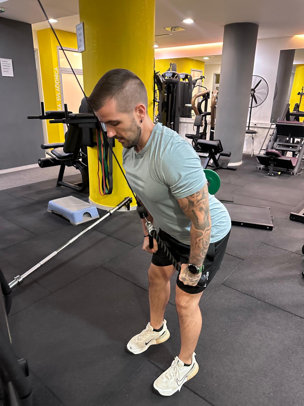 Personalni trening s trenerom u Iron Box Gym Mostar